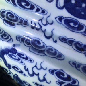 Een Chinese driedelige altaar garnituur met Boeddhistische leeuwen, 19e eeuw — foto 21