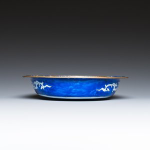 Een Chinese driedelige dekselterrine in Canton email met blauwe fondkleur, Qianlong — foto 11