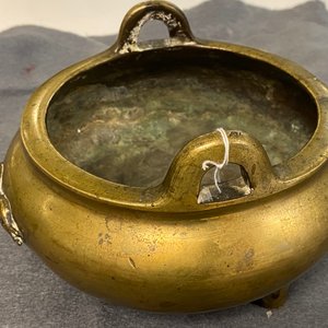 Een Chinese driepotige bronzen wierookbrander met olifanten, Qing — foto 19
