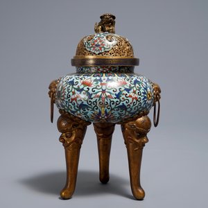 Een Chinese driepotige cloisonné wierookbrander, 19/20e eeuw — foto 2
