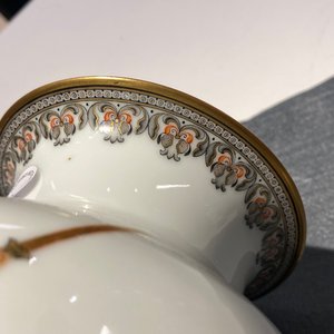 Een Chinese eierschaal porseleinen vaas met een ruiter en soldaten, Qianlong merk, Republiek — foto 16