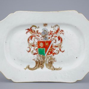 Een Chinese exportporseleinen schotel met wapenschild "De Heere", Qianlong, ca. 1763 — foto 1