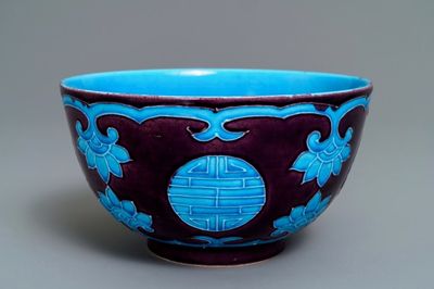 Een Chinese Fahua-stijl kom, 19/20e eeuw