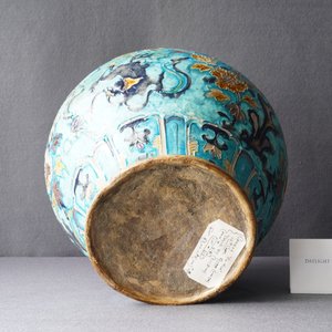 Een Chinese fahua vaas met boeddhistische leeuwen, Ming — foto 25