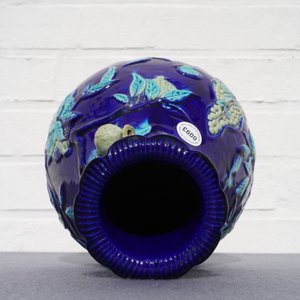 Een Chinese fahua vaas met reliëfdecor, 19e eeuw — foto 12