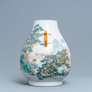 Een Chinese famille rose '100 herten' vaas, Qianlong merk, 20e eeuw — foto 2