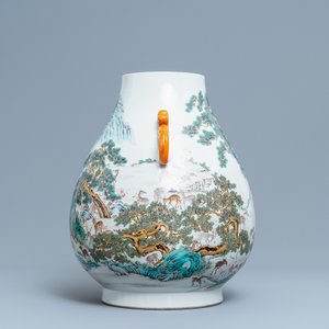 Een Chinese famille rose '100 herten' vaas, Qianlong merk, 20e eeuw — foto 4