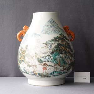 Een Chinese famille rose '100 herten' vaas, Qianlong merk, 20e eeuw — foto 7