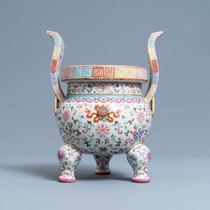 Een Chinese famille rose 'bajixiang' driepotige wierookbrander, Daoguang merk en periode — foto 2