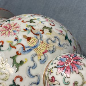 Een Chinese famille rose 'bajixiang' driepotige wierookbrander, Daoguang merk en periode — foto 27