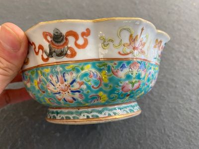Een Chinese famille rose 'bajixiang' kom met turquoise fondkleur, Tongzhi merk en periode — foto 3