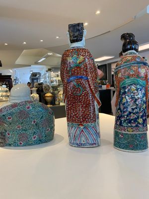 Een Chinese famille rose Boeddha, een sterrengod en een onsterfelijke, 19/20e eeuw — foto 3