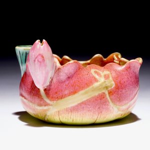 Een Chinese famille rose brushwasher in de vorm van een lotusbloem, Yongzheng — foto 4
