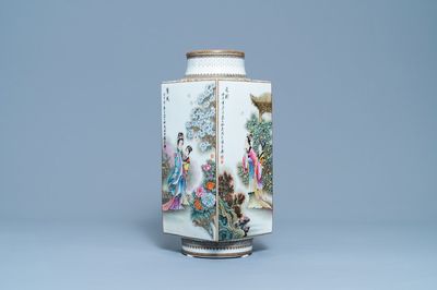 Een Chinese famille rose cong vaas, gesign. Zhang Songmao, gedat. 2002