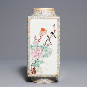 Een Chinese famille rose cong vaas met bloemen en vogels, Hongxian merk, 20e eeuw — foto 2