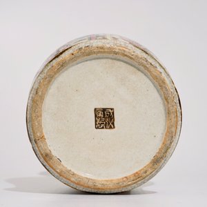 Een Chinese famille rose craquelé Nanking vaas, 19e eeuw — foto 5