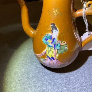 Een Chinese famille rose dekselkan met capucijnbruine fondkleur, Yongzheng — foto 21