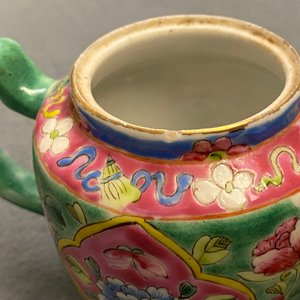 Een Chinese famille rose dekselkan met turquoise fondkleur voor de Straits of Peranakan markt, 19e eeuw — foto 8