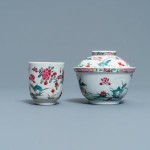 Een Chinese famille rose dekselkom, een kop en twee schotels met landschapsdecor, Yongzheng — foto 5