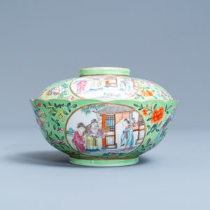 Een Chinese famille rose dekselkom met groene fondkleur, Daoguang merk en periode — foto 3