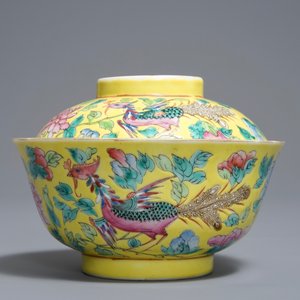 Een Chinese famille rose dekselkom voor de Straits of Peranakan markt, 19e eeuw — foto 3