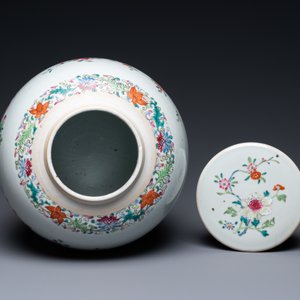 Een Chinese famille rose dekselpot met floraal decor, Qianlong — foto 8
