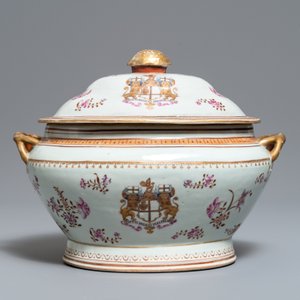 Een Chinese famille rose dekselterrine met het wapen van de 'New British East India Company', Jiaqing — foto 4