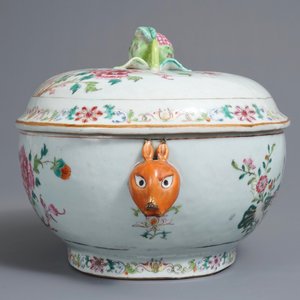 Een Chinese famille rose dekselterrine met pauwen, Qianlong — foto 4
