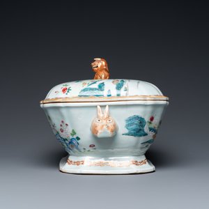 Een Chinese famille rose dekselterrine op onderschotel, Qianlong — foto 7