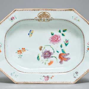 Een Chinese famille rose dekselterrine op onderschotel, Qianlong — foto 2