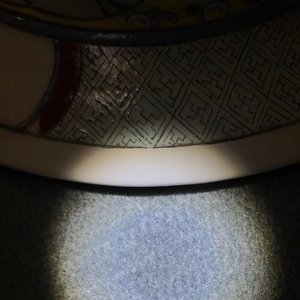 Een Chinese famille rose dekselvaas en een millefleurs schotel, 19/20e eeuw — foto 10
