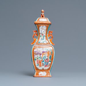 Een Chinese famille rose dekselvaas met mandarijns decor, Qianlong — foto 1
