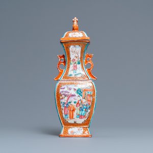 Een Chinese famille rose dekselvaas met mandarijns decor, Qianlong — foto 4