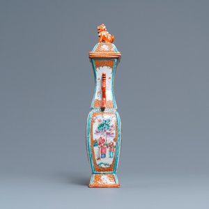 Een Chinese famille rose dekselvaas met mandarijns decor, Qianlong — foto 5