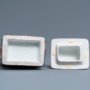 Een Chinese famille rose dekselvaas met mandarijns decor, Qianlong — foto 7