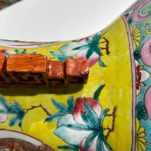 Een Chinese famille rose 'draken en feniksen' vaas, 19e eeuw — foto 12