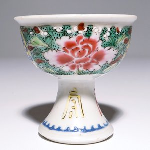 Een Chinese famille rose "draken" stem cup, Yongzheng — foto 4