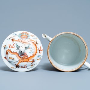 Een Chinese famille rose 'draken' theepot, 19e eeuw — foto 6