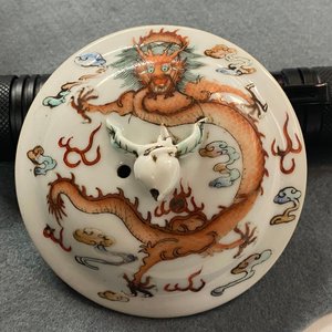 Een Chinese famille rose 'draken' theepot, 19e eeuw — foto 9