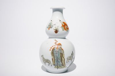 Een Chinese famille rose dubbele gourde vaas, Hongxian merk, 20e eeuw