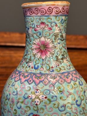 Een Chinese famille rose dubbele vaas met floraal decor, Qianlong merk, 19e eeuw — foto 10