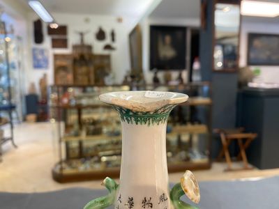 Een Chinese famille rose, een flambé en een blauw-witte celadon vaas, 19/20e eeuw — foto 4