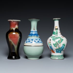 Een Chinese famille rose, een flambé en een blauw-witte celadon vaas, 19/20e eeuw — foto 3