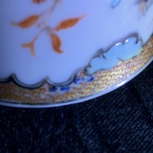 Een Chinese famille rose en grisaille kop en schotel met reigers, Yongzheng — foto 10
