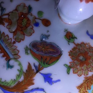 Een Chinese famille rose export “Pompadour” papkom met deksel, ca. 1745 — foto 8