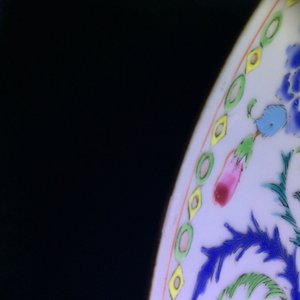 Een Chinese famille rose export “Pompadour” schotel, ca. 1745 — foto 6