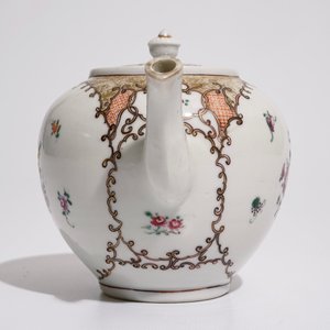 Een Chinese famille rose export porseleinen theepot, Qianlong — foto 2