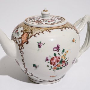 Een Chinese famille rose export porseleinen theepot, Qianlong — foto 7