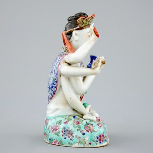 Een Chinese famille rose figuur van Avalokitesvara, 19e eeuw — foto 4