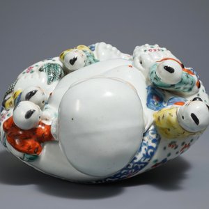 Een Chinese famille rose figuur van Boeddha, 19/20e eeuw — foto 6